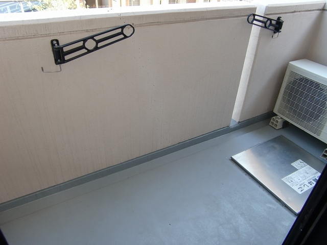 バルコニー　同建物別号室