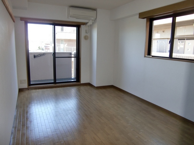 居室・リビング　同建物別号室