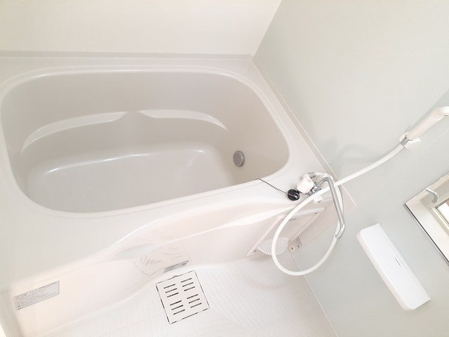 バス・シャワールーム　コンパクトで使いやすいお風呂です