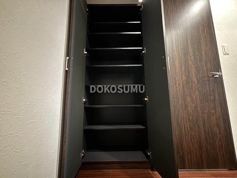 玄関　住まいの顔として相応しい、気品とゆとりのあるエントランス。