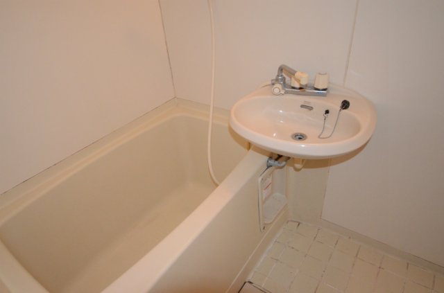 バス・シャワールーム　バストイレ別でおすすめです☆