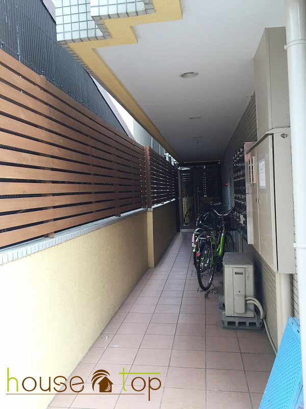 その他共有部分　駐輪スペースはエントランス前に