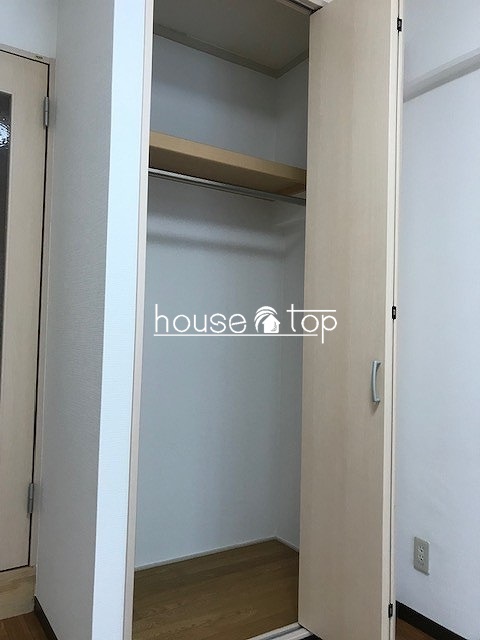 収納　建具も取替え、綺麗なクローゼットに！