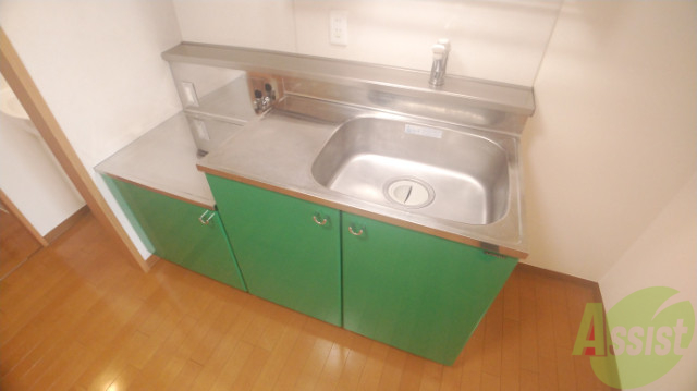 キッチン　キッチンはこんな感じ。下に収納もついていて便利に使えます。