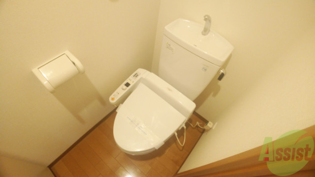 トイレ　ウォシュレット付きのトイレは落ち着ける空間です。