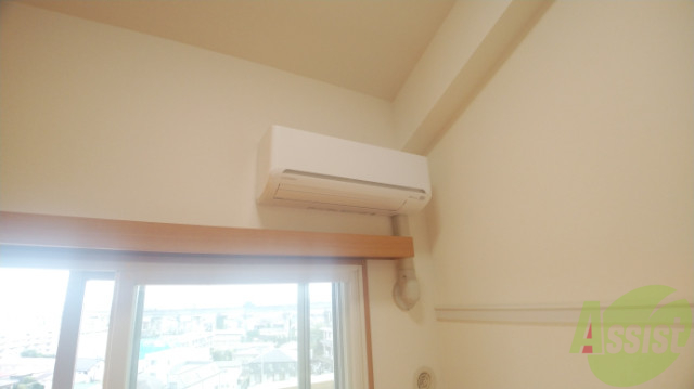 その他設備　リビングのエアコンです。夏も冬も快適です。
