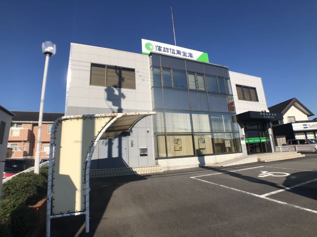 銀行　蒲郡信用金庫（銀行）まで410m