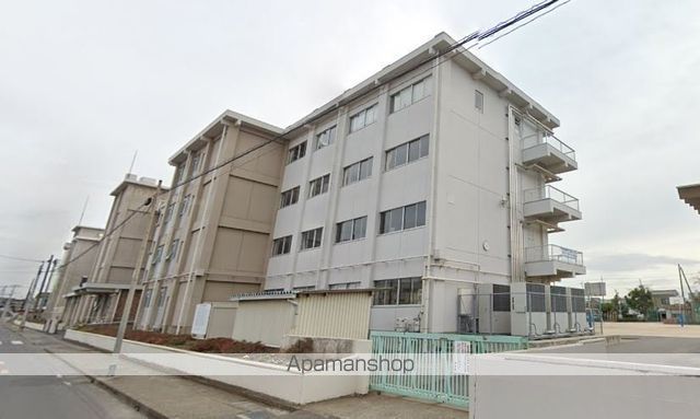 中学校　土浦市立土浦第一中学校（中学校）まで905m