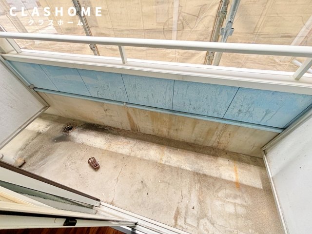 バルコニー　同物件の別部屋になります。