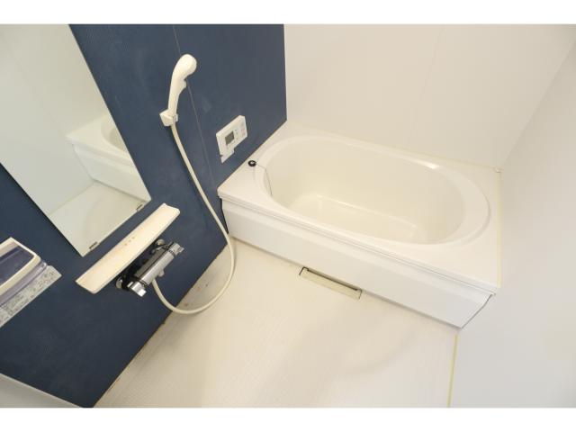 バス・シャワールーム　コンパクトで使いやすいお風呂です