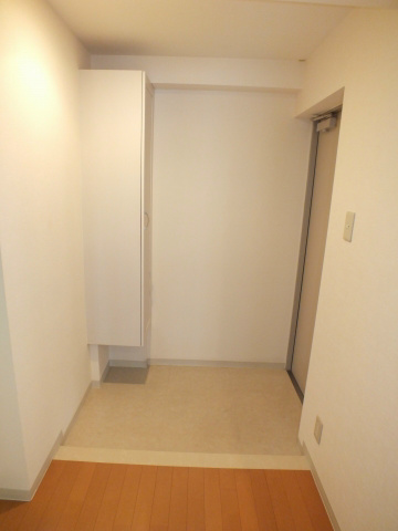 玄関　※別部屋の参考写真です。