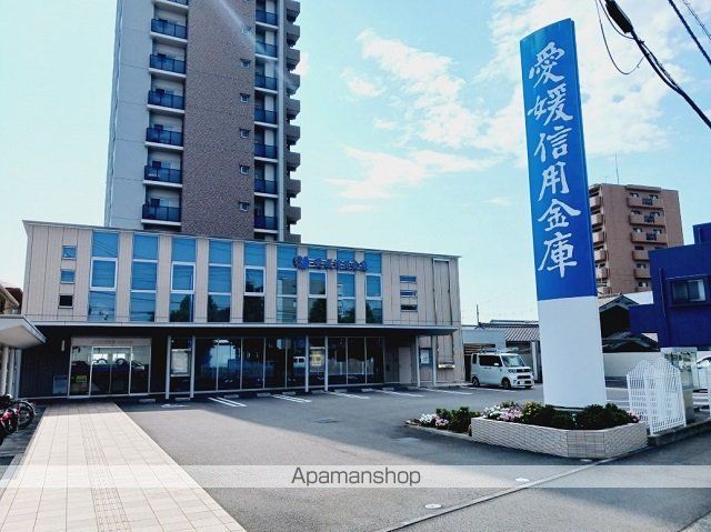 銀行　愛媛信用金庫石井支店様（銀行）まで700m