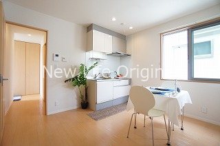 居室・リビング　ダイニングテーブルも置ける広さがあります。