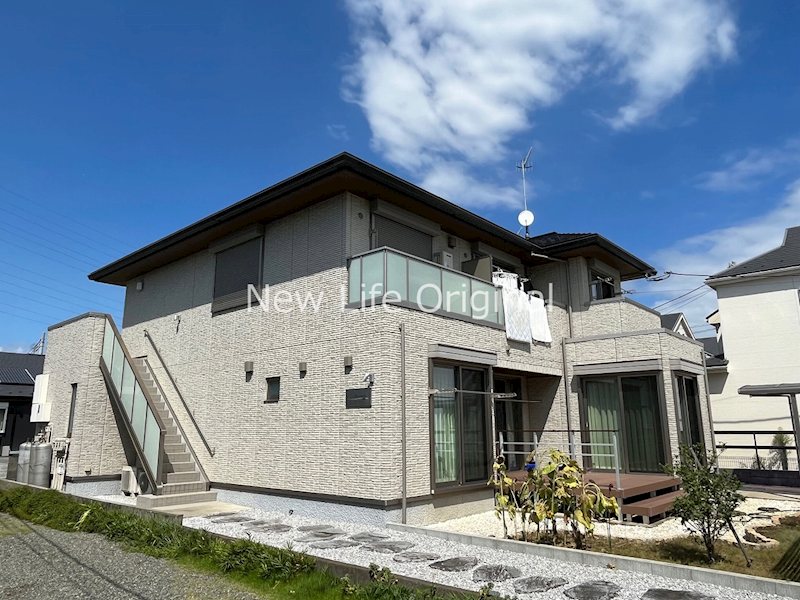 建物外観　外壁タイル張りのお洒落な外観です。