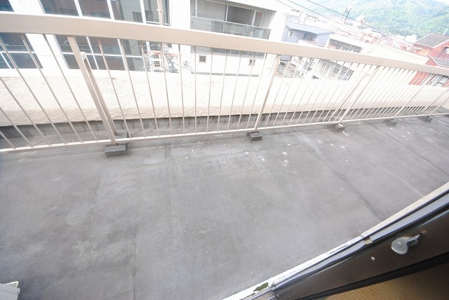 バルコニー　写真は４０２号室