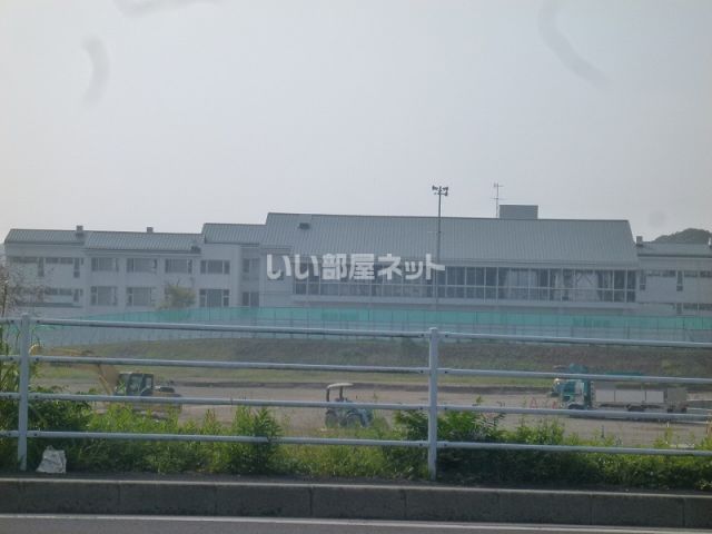 小学校　高井小学校（小学校）まで605m
