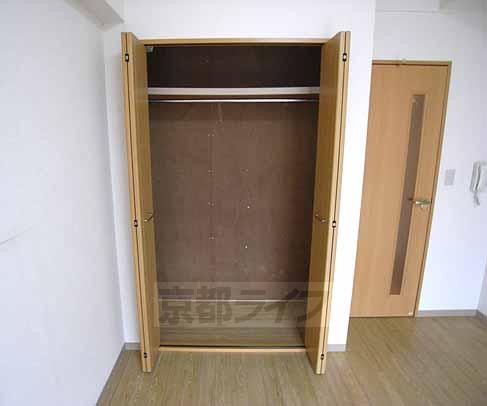 収納　収納ケースを使って無駄なく使えるクローゼット。