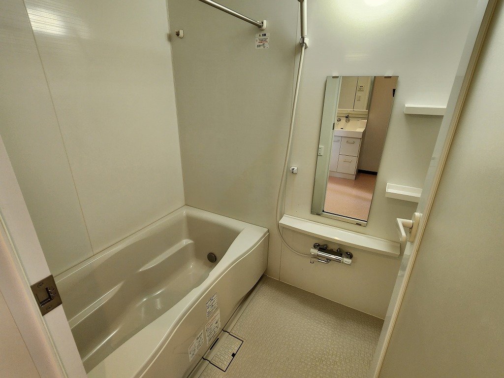 バス・シャワールーム　追焚きバス・浴室乾燥機付き