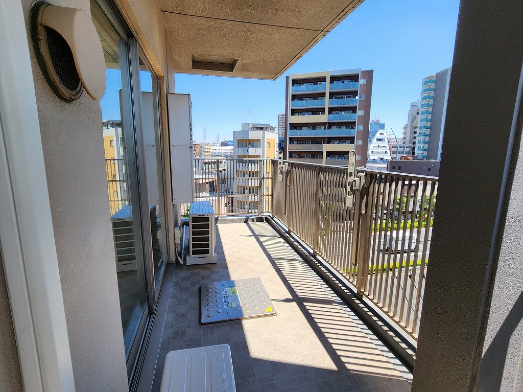 バルコニー　前面棟の影響なく日当り良好、広いバルコニー８．８５平米