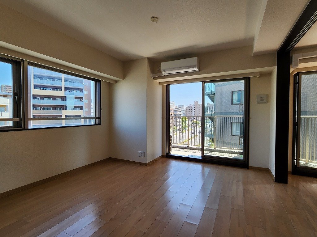 居室・リビング　日当り良好な角部屋　東向き　遮音フローリング採用