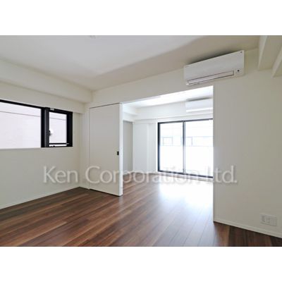 居室・リビング　同タイプ6階のお部屋を撮影。仕様が異なることがあります。