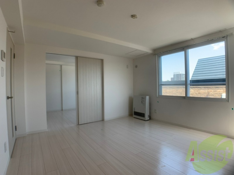 居室・リビング　広くてキレイなお部屋が広がっていて、充実した生活が送れそう。