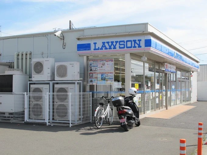 コンビニ　ローソン 伊勢原白根店（コンビニ）まで401m