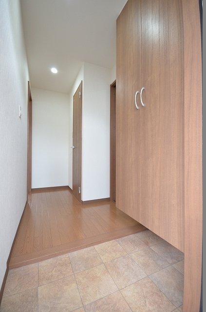 玄関　別号室の写真です。（反転）