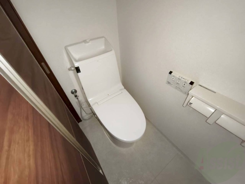 トイレ　シャワートイレになっているので快適です！