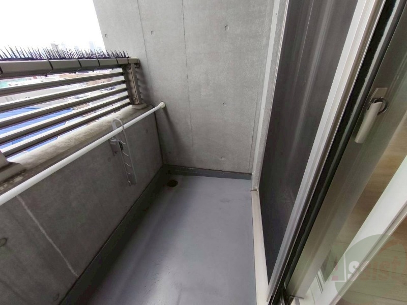 バルコニー　バルコニーです。洗濯物を干すもよし、一息つくもよしですね。