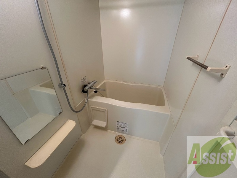 バス・シャワールーム　お風呂になります。一日の疲れを癒してくださいね。