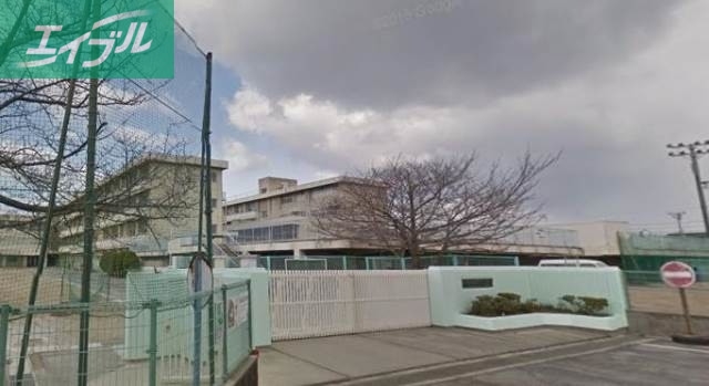 小学校　岡山市立芳泉小学校（小学校）まで2104m