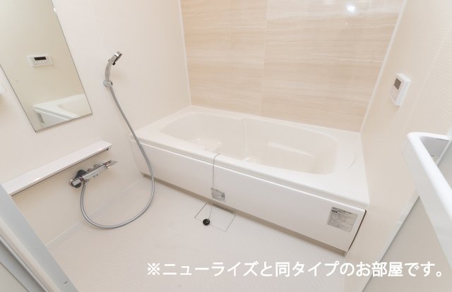 バス・シャワールーム　コンパクトで使いやすいお風呂です
