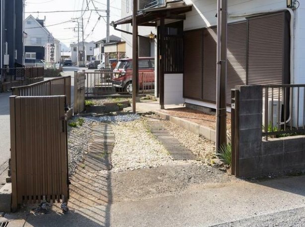 駐車場　小型車のみ