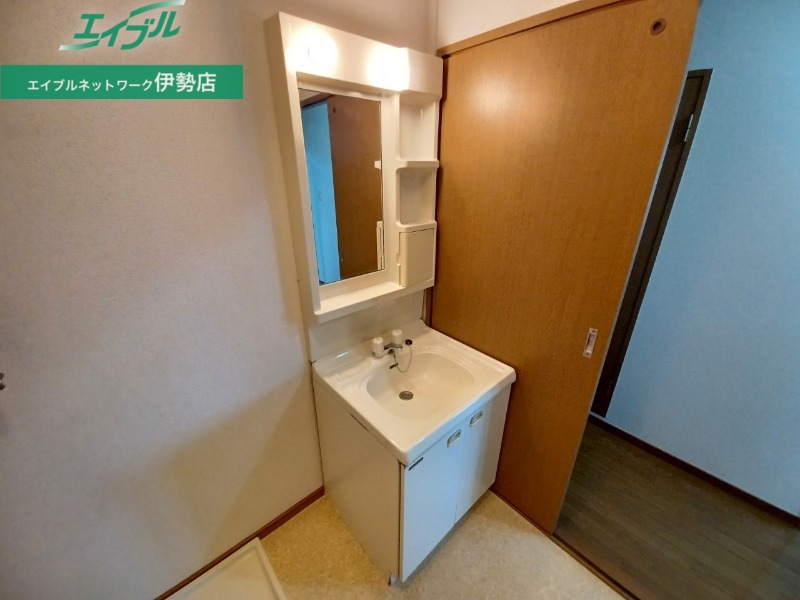洗面設備　別部屋参考写真です