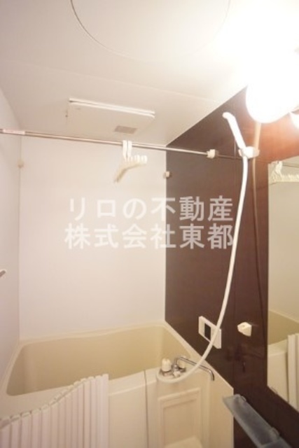 バス・シャワールーム　同建物・別間取りの部屋の参考写真