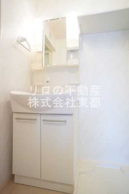 洗面設備　同建物・別間取りの部屋の参考写真