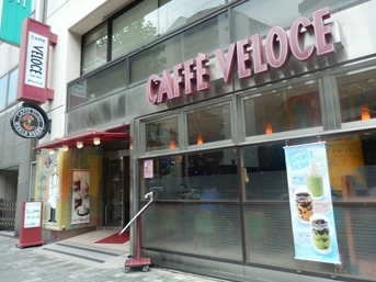 飲食店　カフェ・ベローチェ岩本町店（飲食店）まで189m