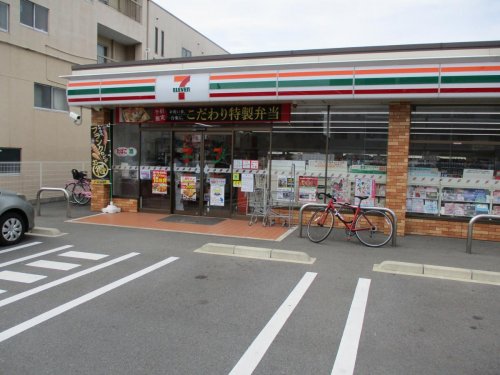 コンビニ　セブンイレブン 名古屋市場木町店（コンビニ）まで252m