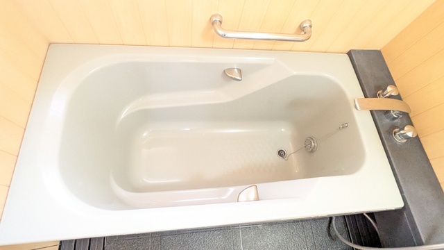バス・シャワールーム　手すり付きです☆