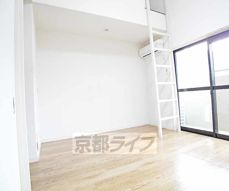 居室・リビング　綺麗な室内です。