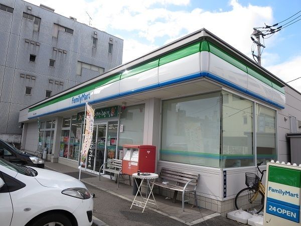 コンビニ　ファミリーマートさん（コンビニ）まで280m
