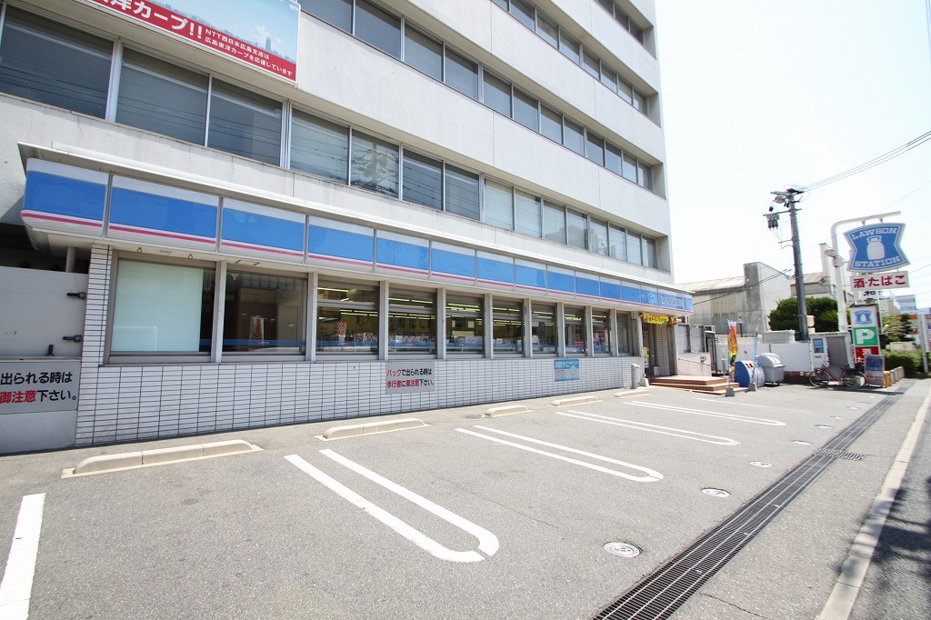 コンビニ　ローソン広島大州店（コンビニ）まで215m