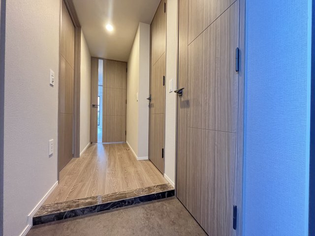 玄関　＊同間取り別部屋参照