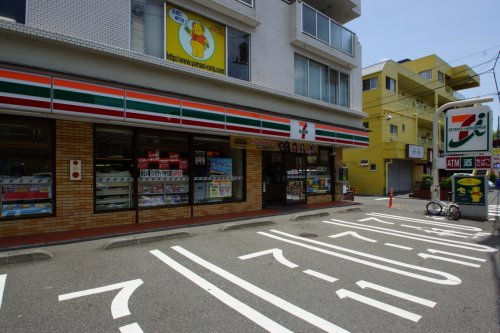 コンビニ　セブンイレブン「横浜戸塚上倉田店」（コンビニ）まで717m