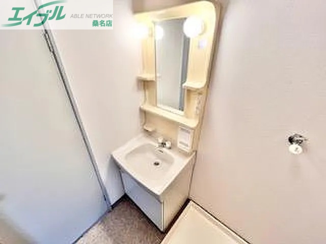 洗面設備　同一物件の別部屋の写真です。