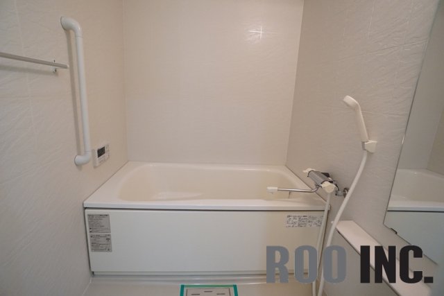 バス・シャワールーム　写真は反転のお部屋です