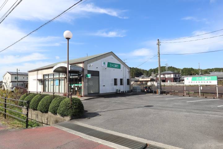 銀行　三十三銀行伊賀新堂支店（銀行）まで663m