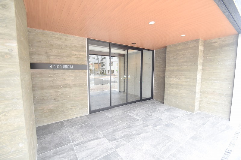 エントランス　ISI BLDG　FUNAIRI