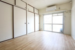 居室・リビング　写真は別部屋のものです。